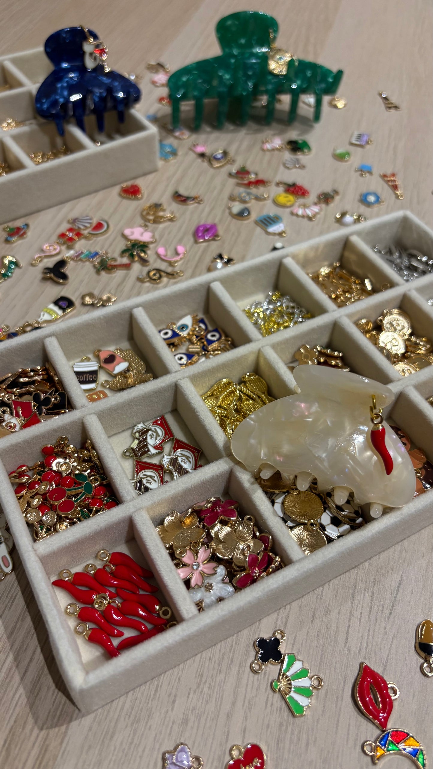 Azika Charmed Mini Clip